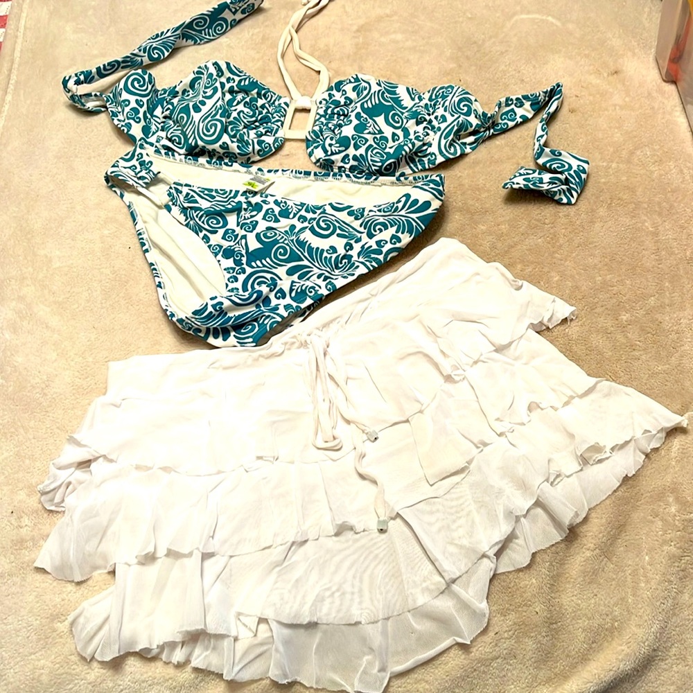 Capitu 3 piece swimwear size Grande (US medium) turquoise and cream print
